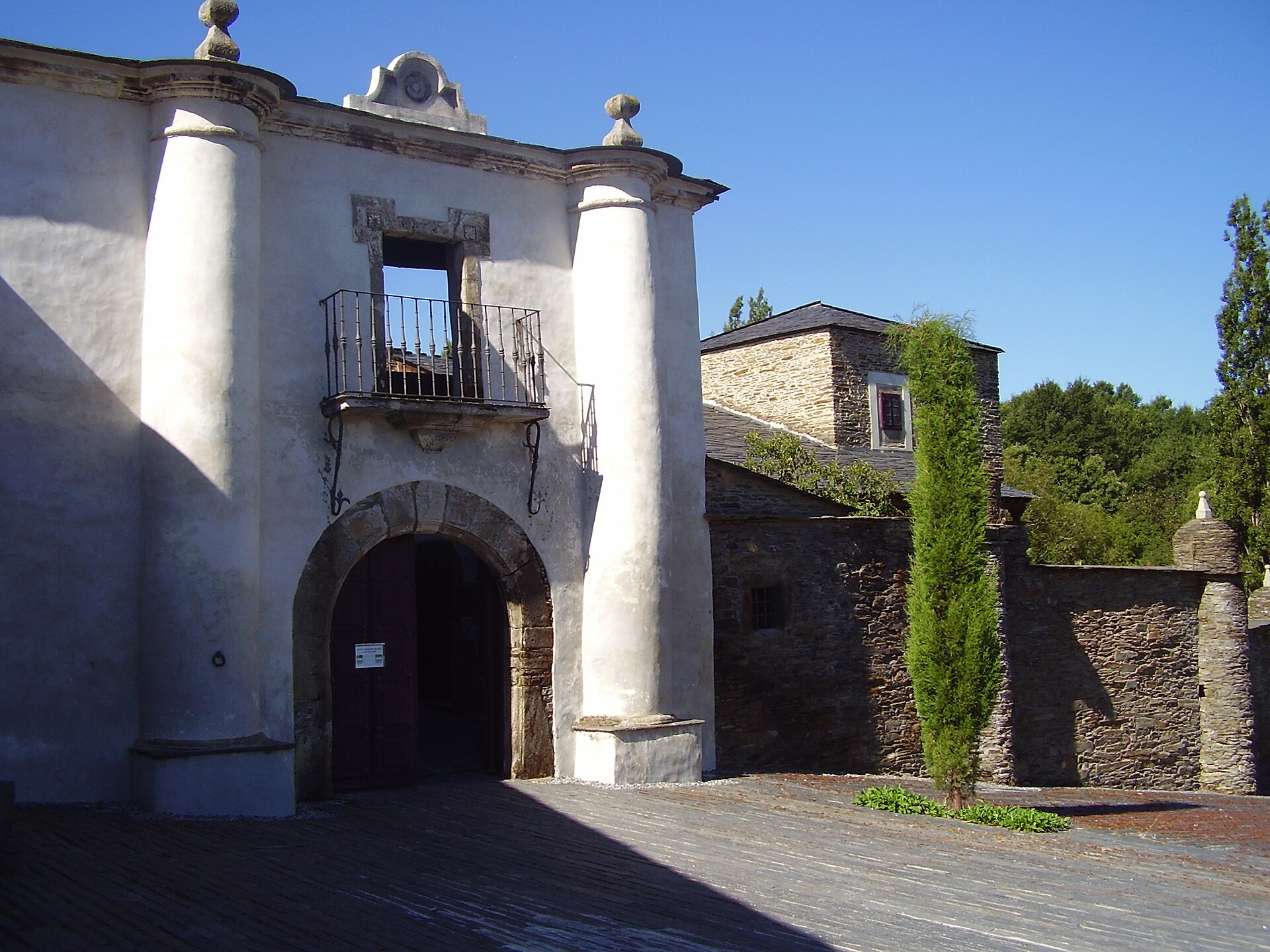Fortified house in Lusio