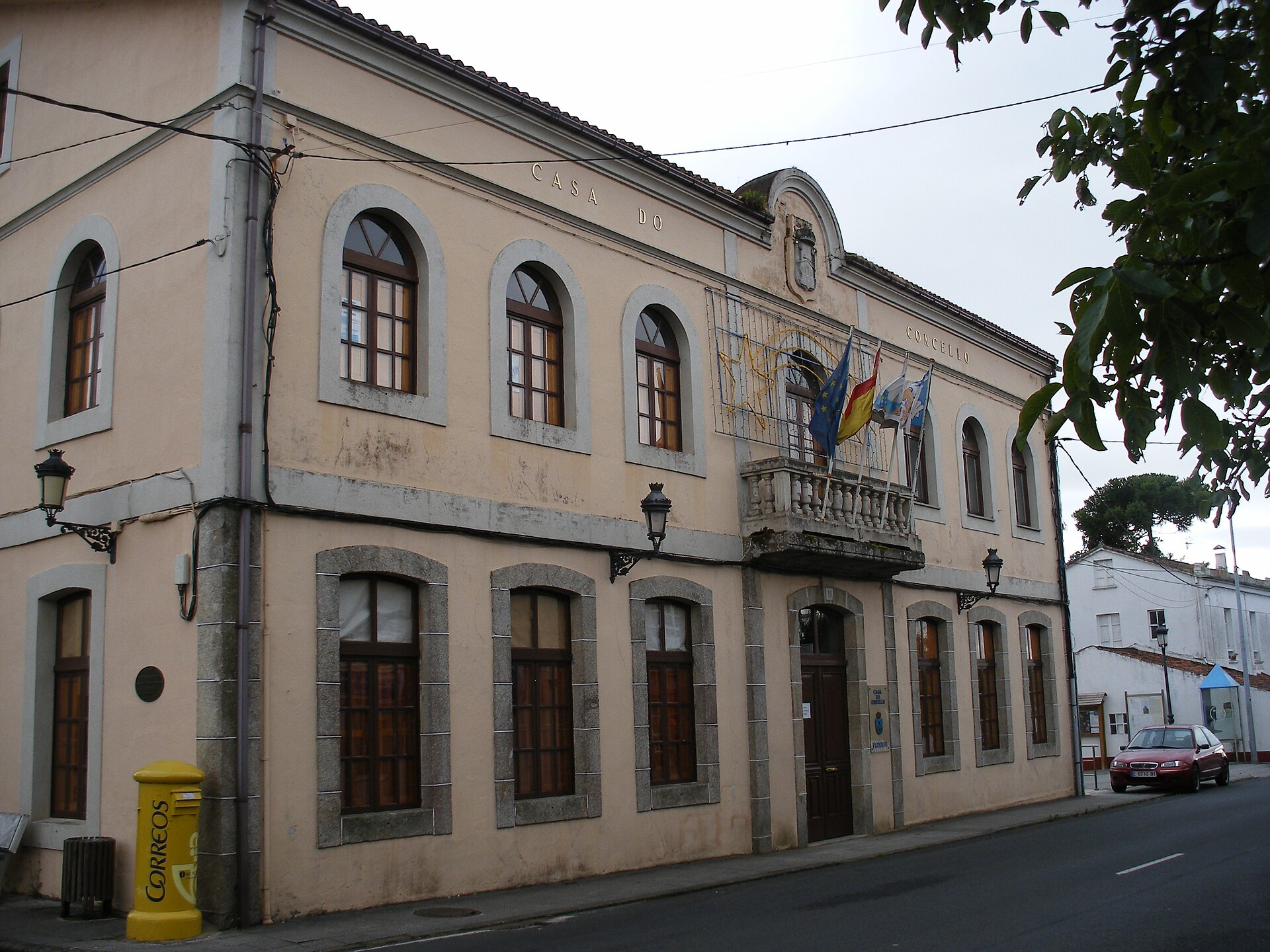 Paderne town hall