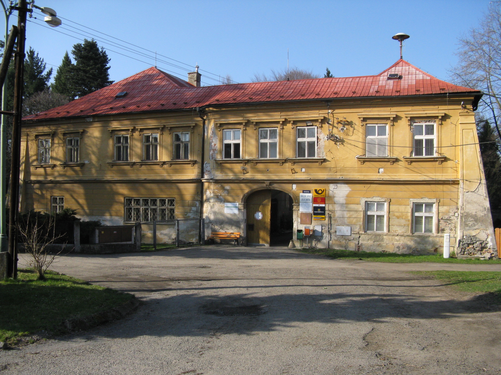 Bílá Lhota Castle