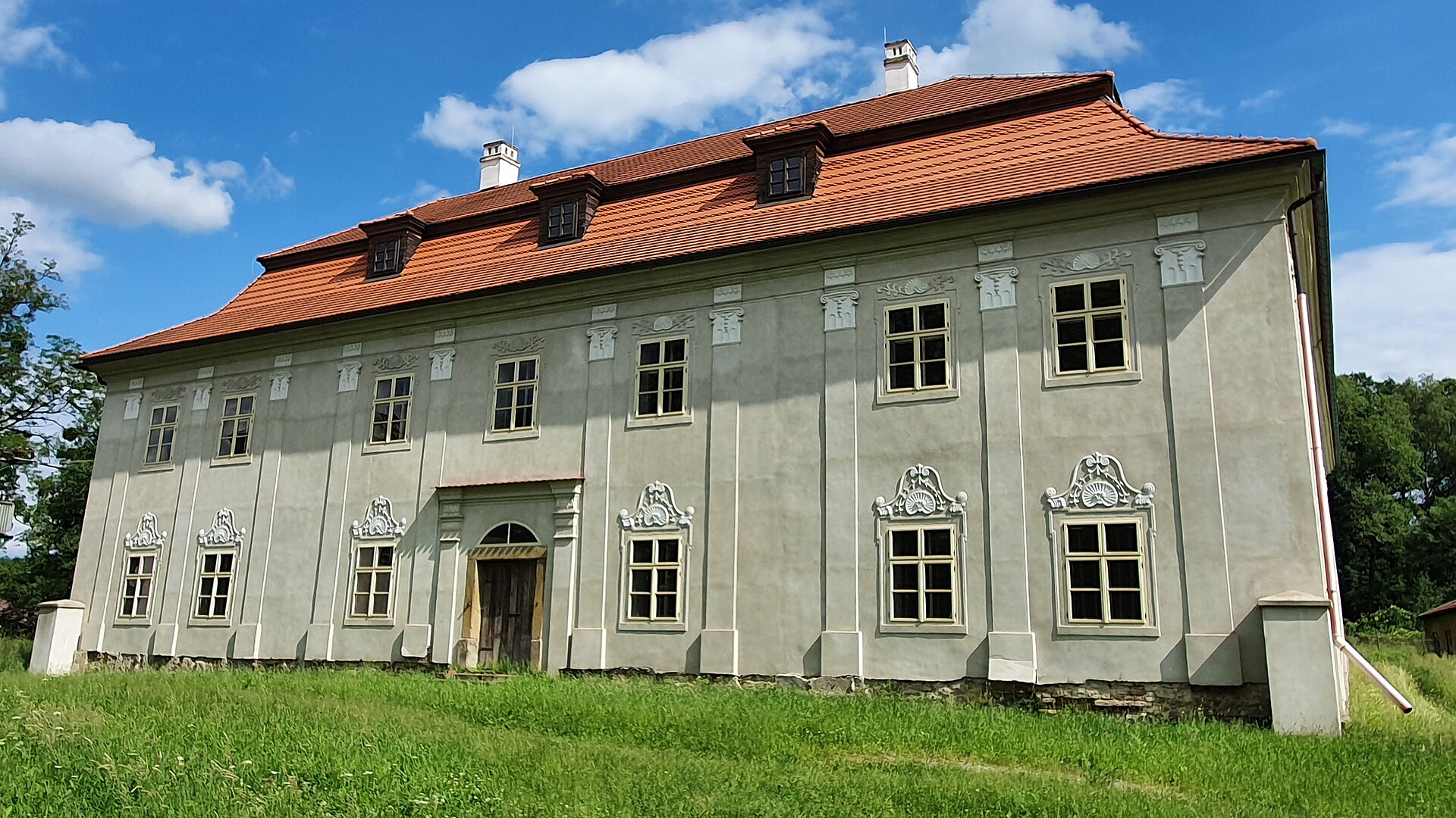 Pałac w Ropicy