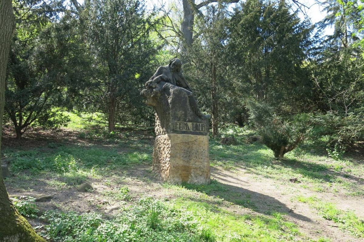 Statue of Ferdinand Laub in Petřínské sady