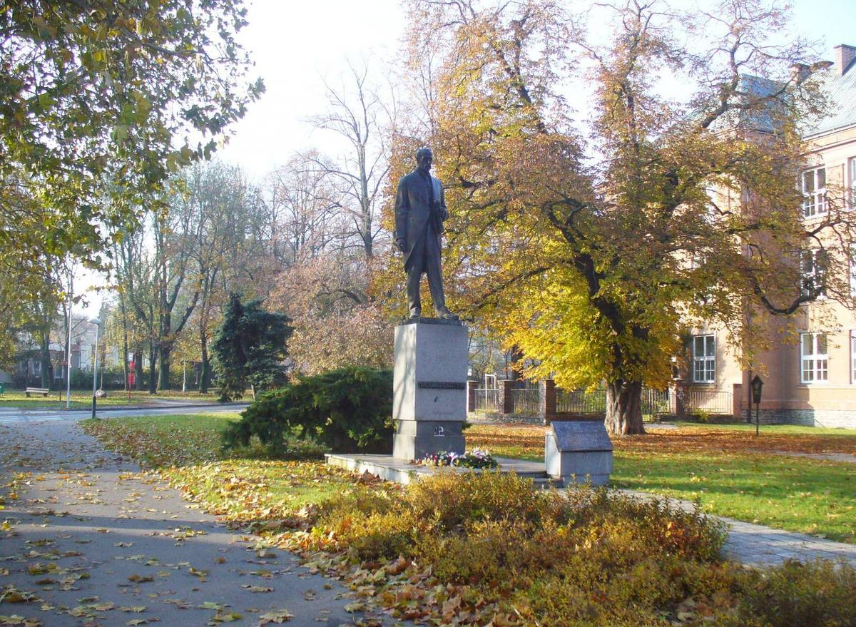 statue of Tomáš Garrigue Masaryk in Kolín