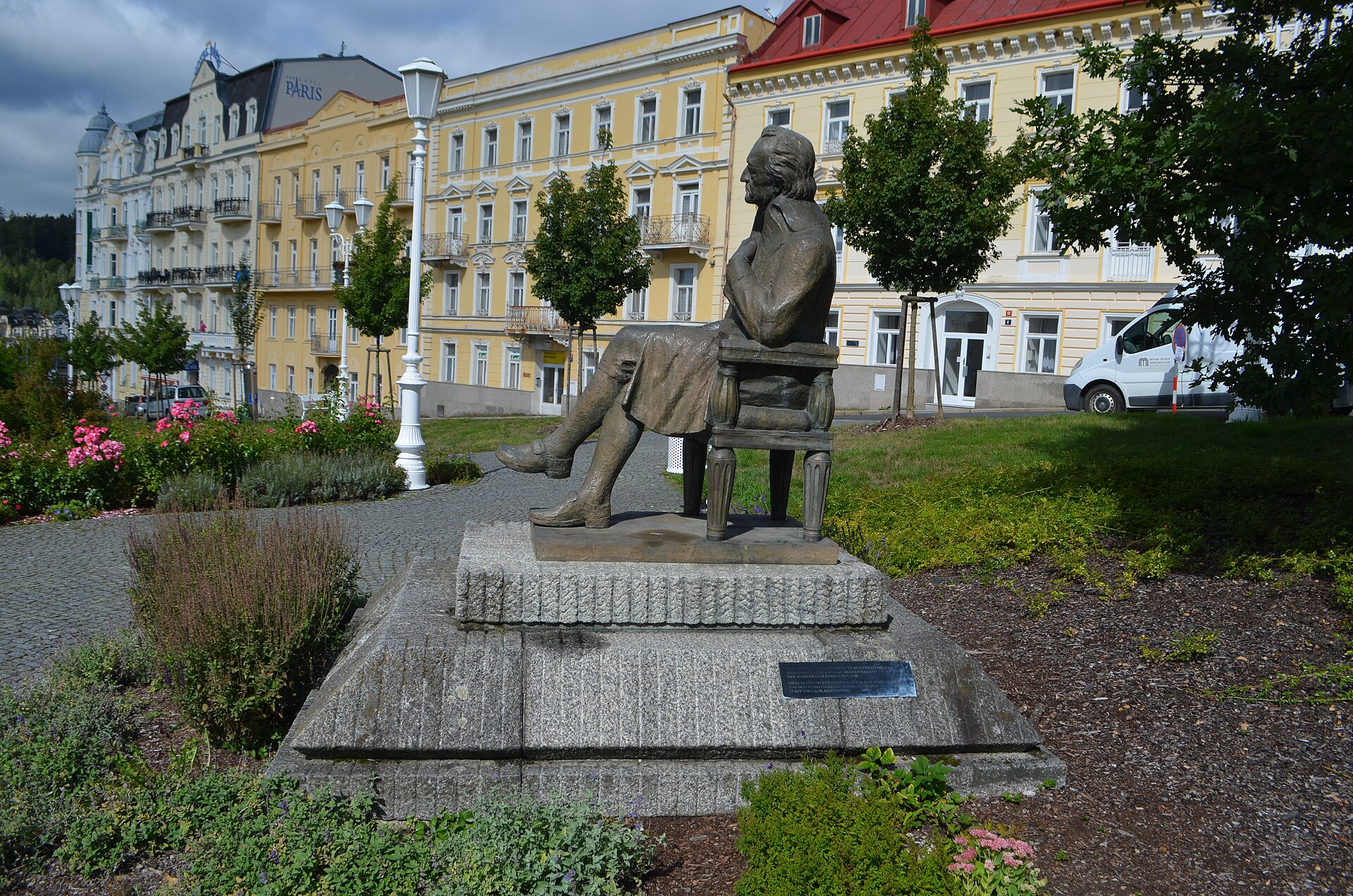 statue of sitting Goethe in Mariánské Lázně