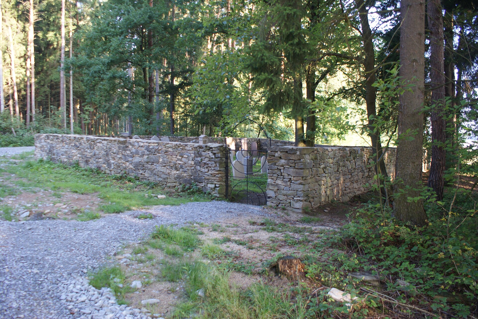 Jewish cemetery in Osek