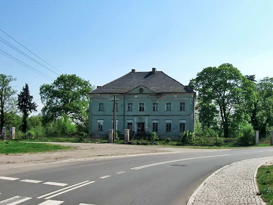 Dwór w Stypułowie Średnim