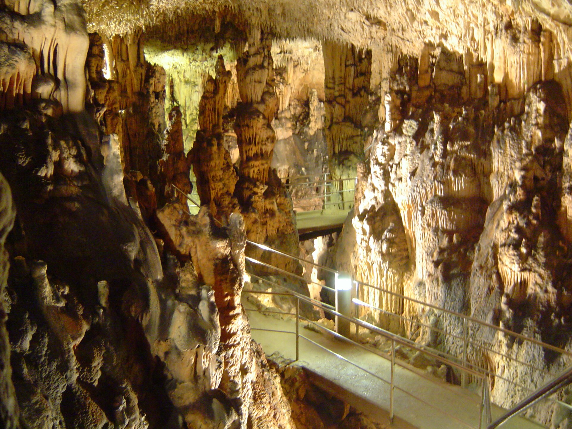 Biserujka cave